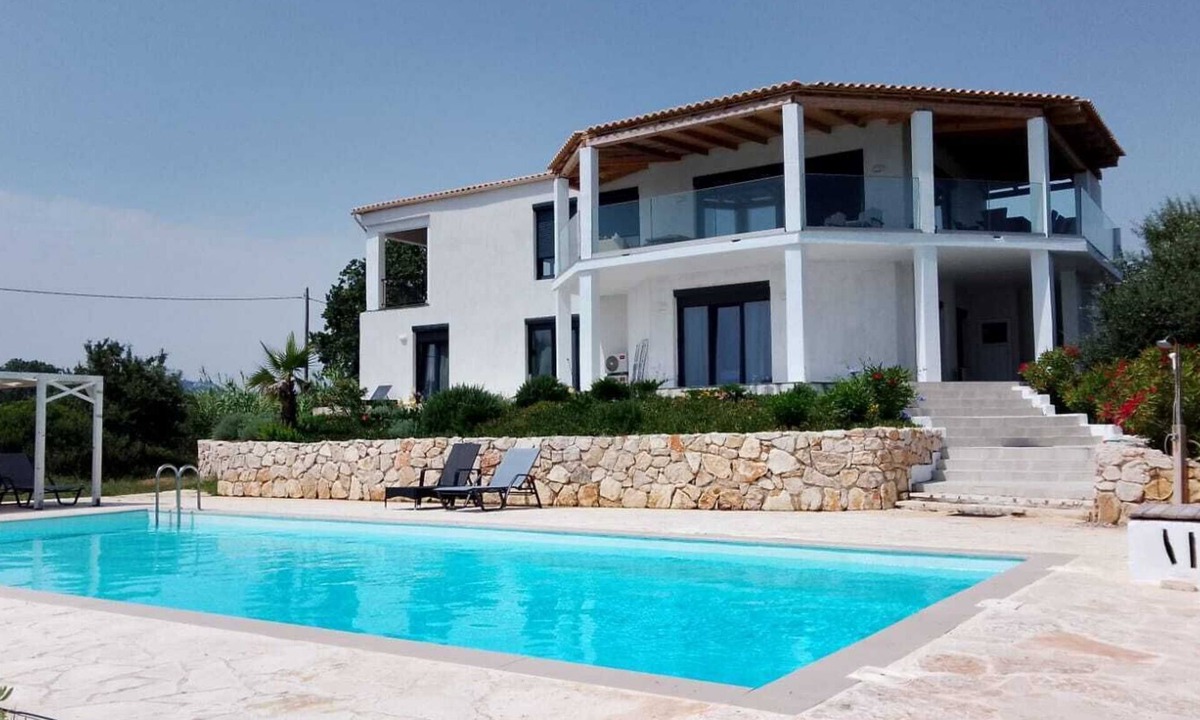 Marathias Villa | Villa VIO right on the ocean/beach with a pool—kilometers of sandy beach