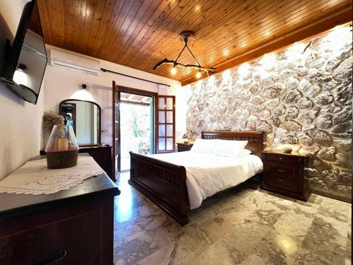 Acharavi House | Villa Yiannitsis-Harmony In The Flowers, Acharavi Beach