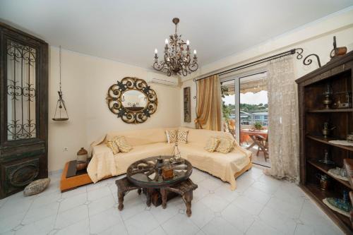 Markopoulon Apartment | Vintage Place Near ATH Airport