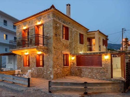 Avia House | Waveside Sanctuary - Luxurious Seastone Villa