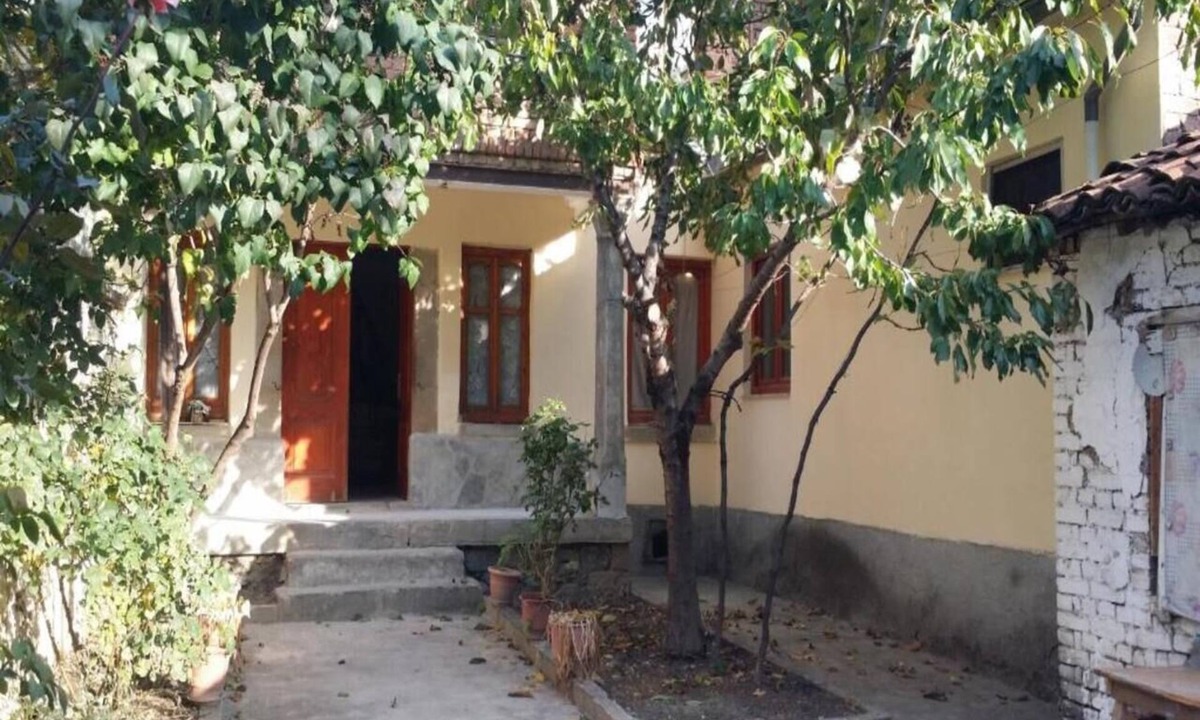 Korce House | Welcome to Hostel 1926, the first entrepreneurs ,where comfort meets creativity.