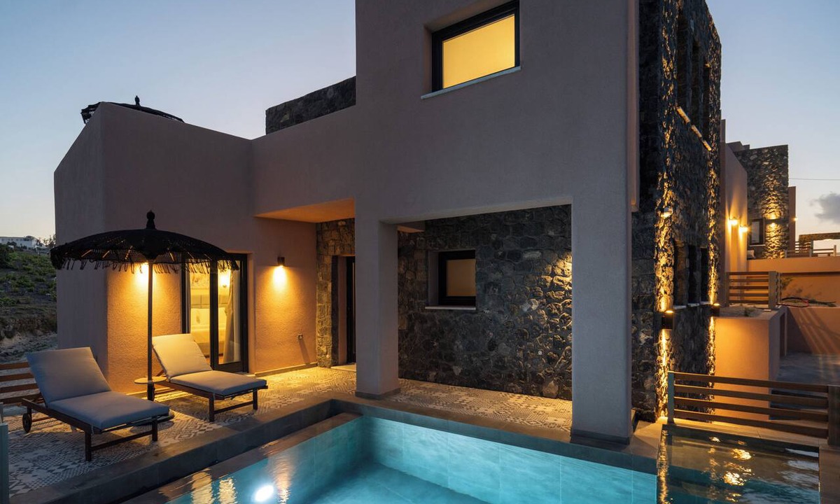 Vothon Other | Where luxury meets the magic of Santorini, with a private pool and private spa!