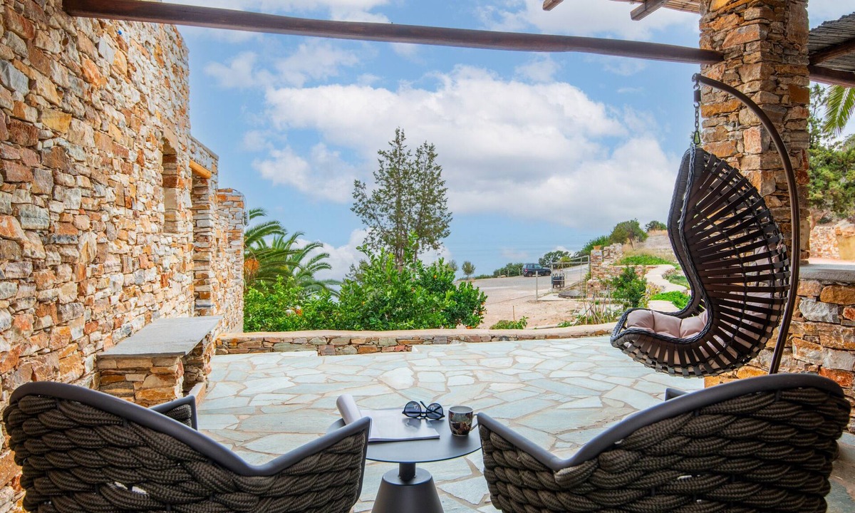 Sifnos Bed & Breakfast | White & Black Suites – Suite Three