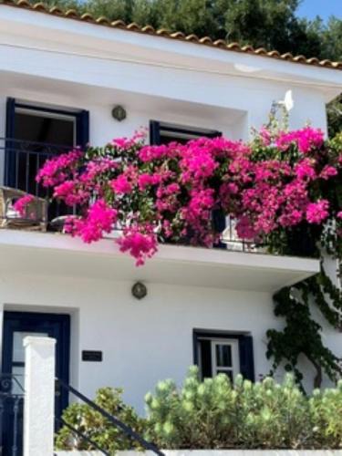 Kioni House | Zaros House. Two-Bedroom Traditional House with Sea Views in Kioni.