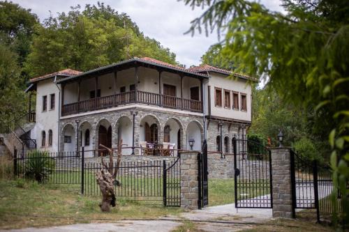 Grevena Villa | Zenios Dionysos - Traditional villa