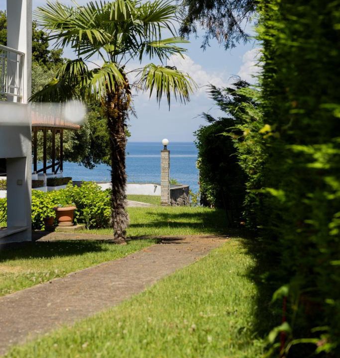 Litochoro House | Zeusplace Seaside Home private beach and parking