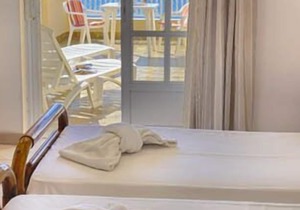 Apartment for 2 people with a beautiful sea view just 50m from the beautiful sandy beach in Agios Georgios Pagi