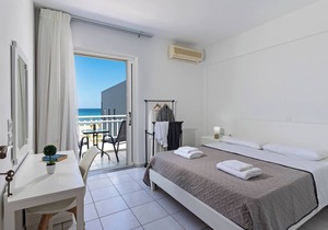 Azure Seaside Apt#9 in Sfakaki