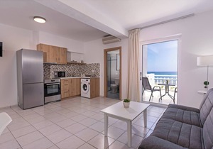 Azure Seaside Apt#9 in Sfakaki