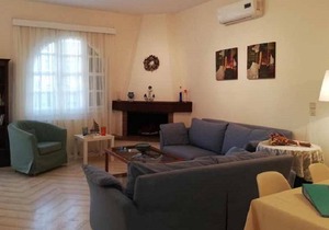 Kokkini Hani Evi's Beautiful Seafront house, With 4 Bedroom, 2-9 Persons. in Heraklion
