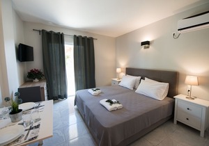 REGALO STUDIO KARIOTES/ FLAT 2 in Lefkada