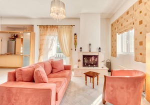 Villa Silia with private swimming pool in Ampelokipoi