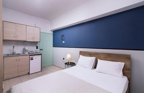 Heraklion Apartment | 'ΑΛΚΥΟΝΗ' στούντιο Δίκλινο δωμάτιο με αυλή νο.41
