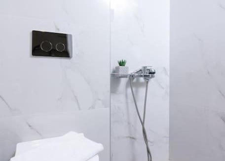 Heraklion Apartment | 'ΑΛΚΥΟΝΗ' στούντιο Δίκλινο δωμάτιο με αυλή νο.41
