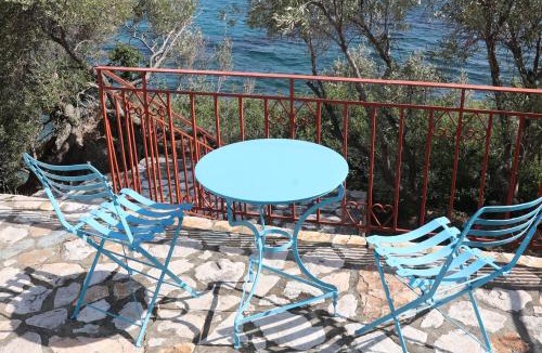 Plomari House | Δωμάτια Κόκκινος Πύργος