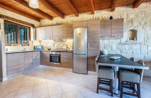 Spilia House | Εξοχική πέτρινη κατοικία 4 δωματίων