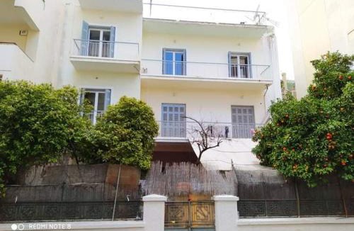 Athens Hostel | Κουκέτα ξύλινη μόλις 3 λεπτά απο το metro