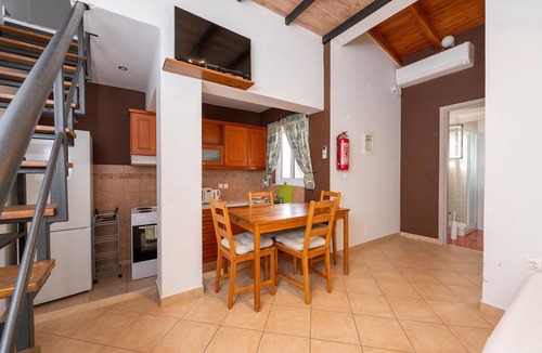 Gythio Villa | Τριαντάφυλλο/Rose near to sea with heating pool