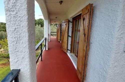Katakali House | Όμορφη κατοικία με θέα Σαρωνικό.