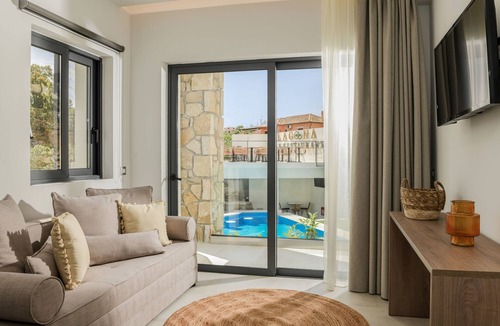 Vasilikos Apartment | 1-Bedroom Apartment with Pool View - Lagoon Luxury Suites