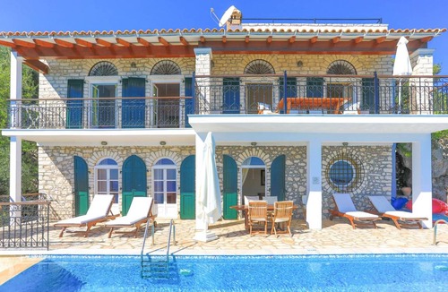 Katavolos Villa | 140 m² Villa ∙ 3 bedrooms ∙ 7 guests