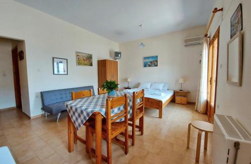 Kefalari Apartment | 2 Space - Selfcatering Apartment Helen No 7