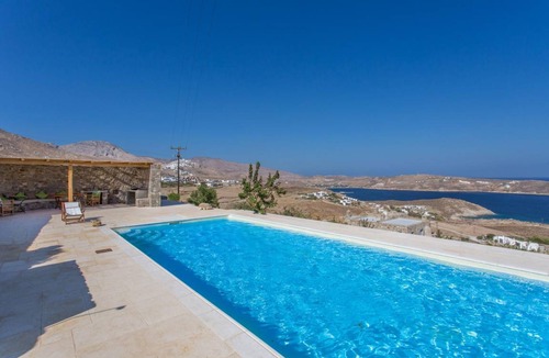 Serifos Villa | 290 m² Villa ∙ 6 bedrooms ∙ 11 guests