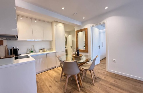 Glyfada Apartment | 2BR Apartment Glyfada Near Beach & Parking