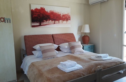 Gouvia House | 2BR Balconies & Pool – Apt 3