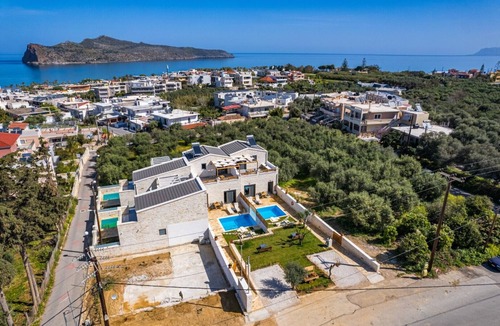 Agia Marina Villa | 2steps Agia Marina Beach/new Built/no Car Needed/tavernas & Supermarket at 50mt