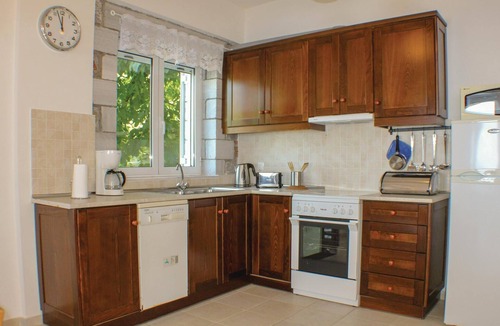 Diasella House | 3 bedroom accommodation in Kalamata