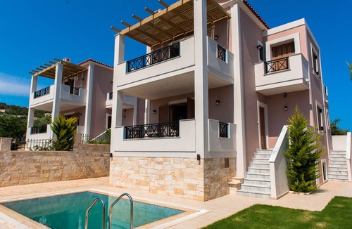 Adele Villa | 3-level Villa in close driving distance to beach
