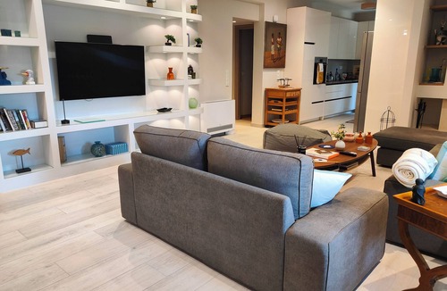 Vouliagmeni Apartment | 3BR Ensuite Luxury Home · Walk to Beach · Parking · Athenian Riviera