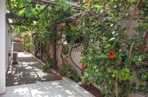 Saronikos House | 4 Bedroom Villa with private pool in Lagonisi