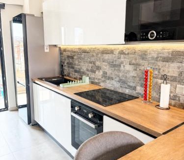Platia Viktorias Apartment | 7th and Above Athens Penthouse
