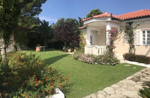 Kanapitsa Villa | 8-Bed Sea View Villa with Pool, Steps to Kanapitsa Beach