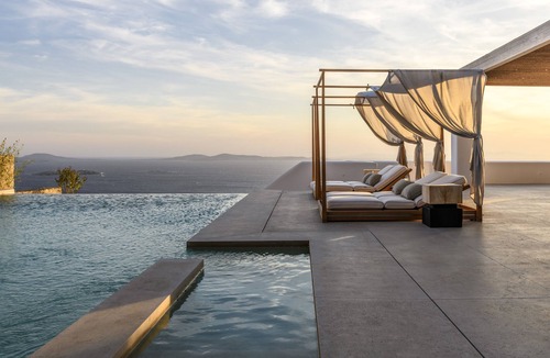 Tourlos Villa | A luxurious retreat, primely located with stunning panoramic view!