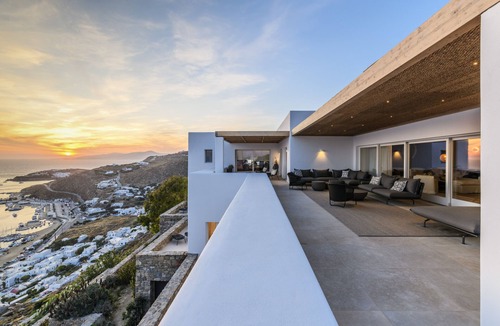 Tourlos Villa | A luxurious retreat, primely located with stunning panoramic view!