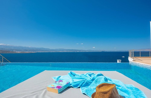 Stavros Villa | A modern villa with pool, jacuzzi, sauna and gym and breathtaking sea view