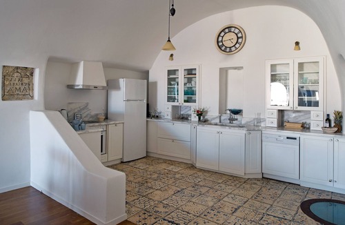 Finikia Villa | A Renovated old winery-canava in Finikia