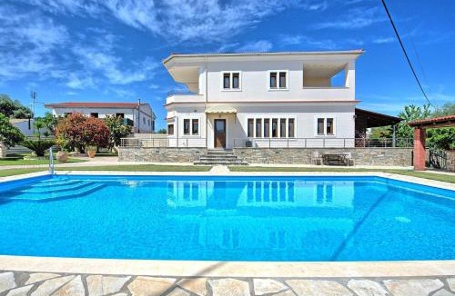 Acharavi Villa | Acharavi Beach Villa by PosarelliVillas