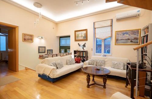 Makrigianni Villa | Acropolis metro st 3 bedrms 6 pers maisonette by MPS