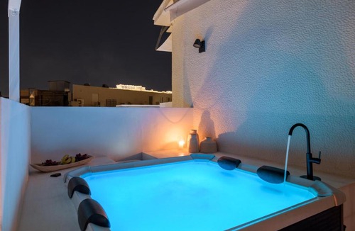 Monastiraki Apartment | Acropolis Retreat with 2 Private Plunge Pools
