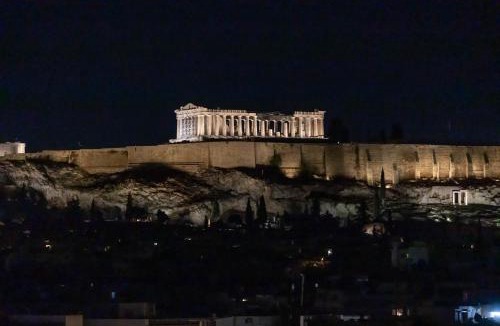 Neos Kosmos Apartment | Acropolis Sky Retreat Jacuzzi & 3BR Maisonette