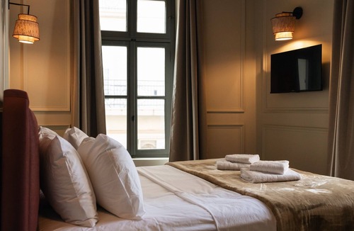 Monastiraki Hotel | Airy Athens Suites - Deluxe Double Room in the Heart of Syntagma