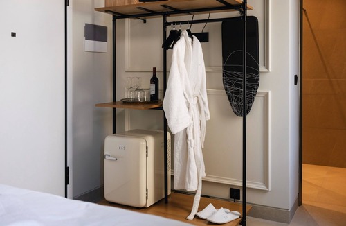 Monastiraki Hotel | Airy Athens Suites - Deluxe Double Room in the Heart of Syntagma