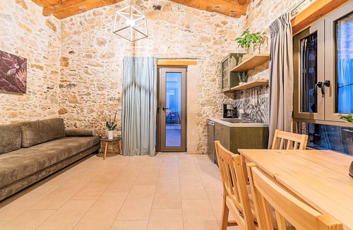 Agia Paraskevi Villa | Akalli Villa Private Pool & Hot Tub