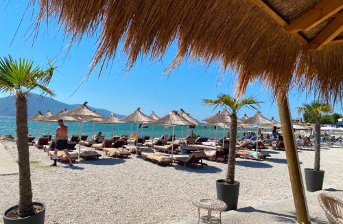 Radhime Apartment | Ale's seaview apart - by Ale Investa