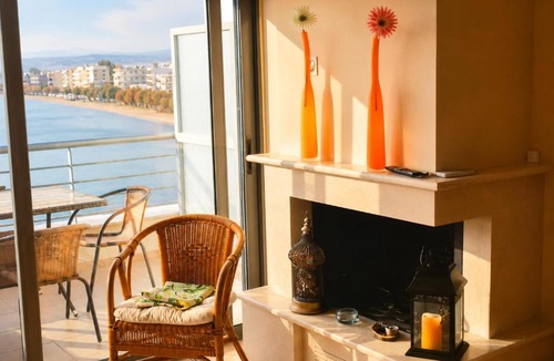 Lefkandi Apartment | Alia Beachfront Penthouse with Sea View