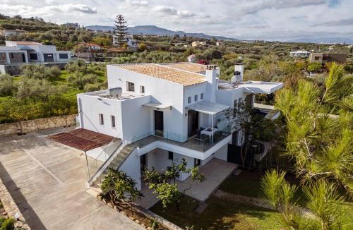 Adelianos Kampos Villa | All White Villa